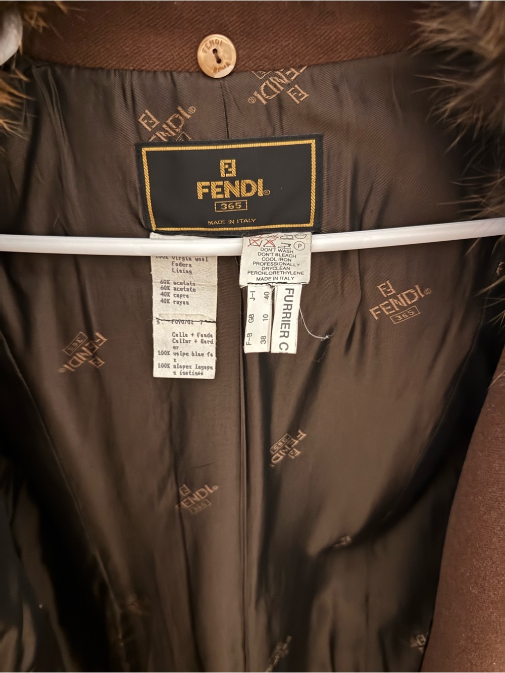 VINTAGE FENDI Brown 100% Virgin Wool Pea Coat with Blue Fox Fur. MINT CONDITION! - Picture 3 of 4